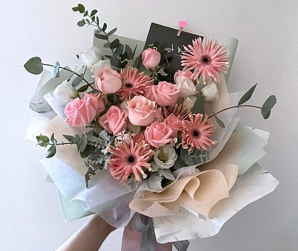 Magnolia & Jasmine Garland